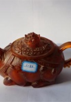 NM 1-032-琥珀马上发财壶 封面