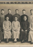 民国老照片一组三张：民国二十八年国庆日摄上海黄六胜同人留影1张，华通电气公司方棚制造股友谊留影1张，赠艺林先生签名照1张，尺寸不一 封面