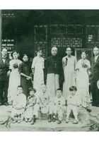 宋纯如1932年主持侄孙宋永璧大婚照片，中间年长者为宋纯如，从左起第三曾觉之、第四宋永琼、第五梁佩文、第六宋纯如妻李氏、第八宋祖诒、第九萧景蟠、第十宋永璧、第十一宋祖培，其余成员不详。 封面